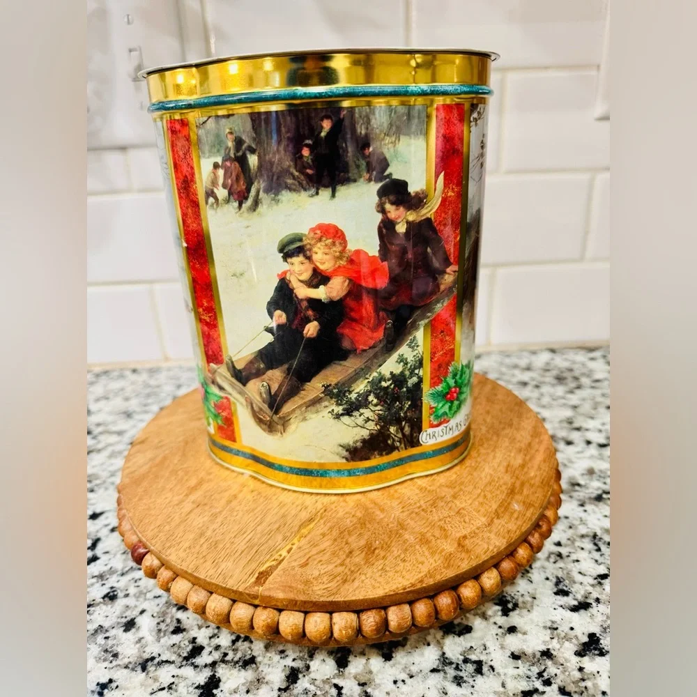 Vintage Avon ‎ Christmas Tea Tin Sledding Scene Made in England